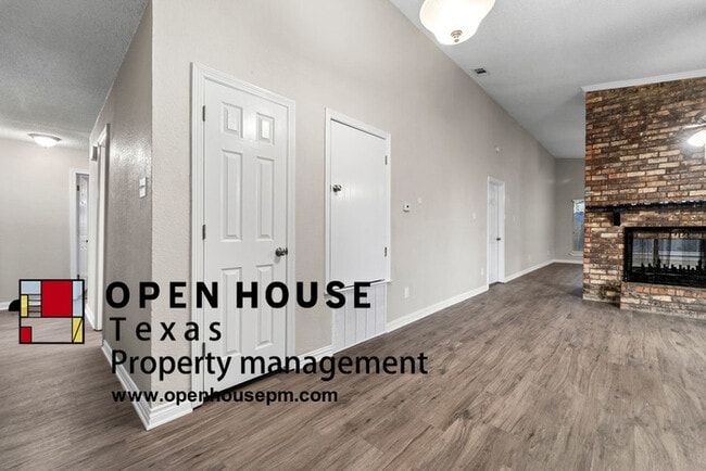 Building Photo - 3000 Canyon Valley Trail, Plano