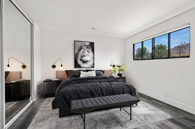 UNIT 4 - available 6/15 - 2422 Meadowvale Ave