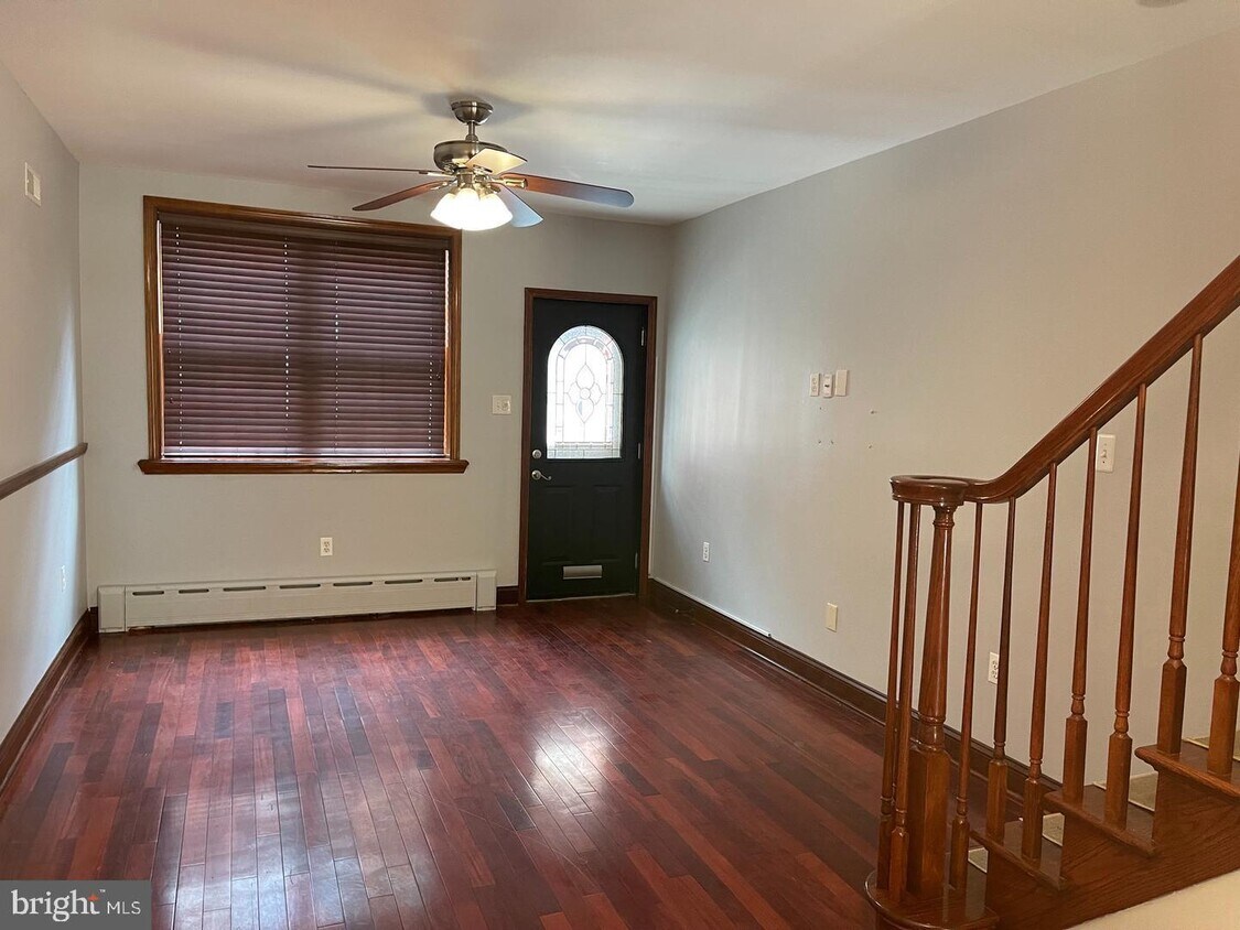 Primary Photo - 740 S Darien St
