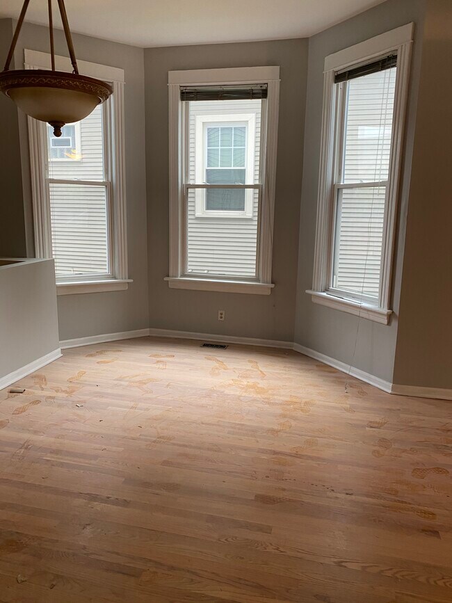 dining room - 2172 W Eastwood Ave