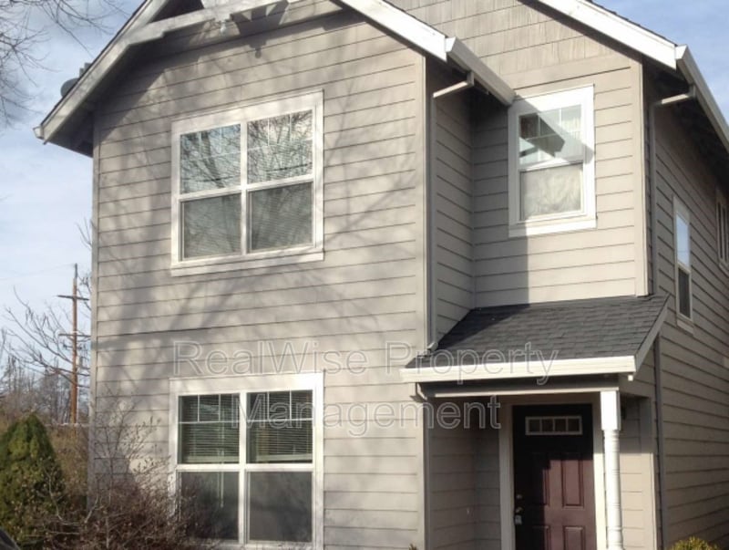 9 Logan Way, Talent, OR 97540 Townhome Rentals in Talent OR