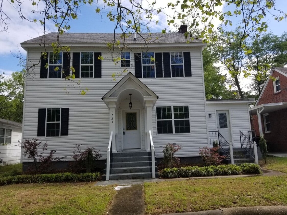 Primary Photo - Spacious 4 Bedroom 3.5 Bath