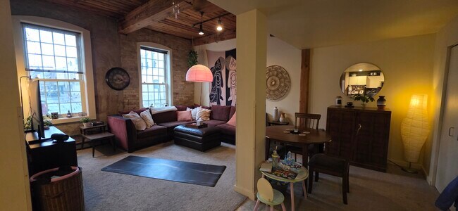 Foto del edificio - Brickner Woolen Mills Apartments