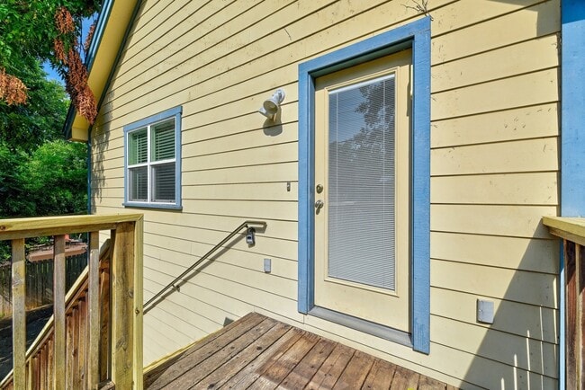 Building Photo - 4527 Avenue B