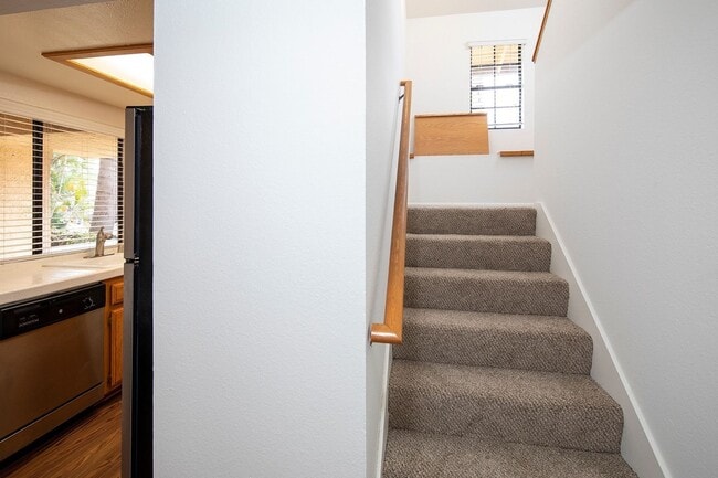 Building Photo - 3 Bed/2.5 Bath PB Townhouse - Garage, W/D,...