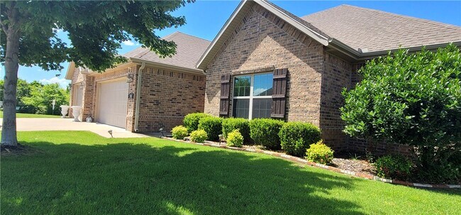 Foto del edificio - 5810 W Cane Hill Dr