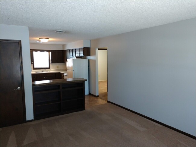 Foto del edificio - 2 Bedroom Duplex located on East Side of MHK!