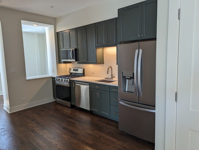 Building Photo - 4534 N Ravenswood Ave
