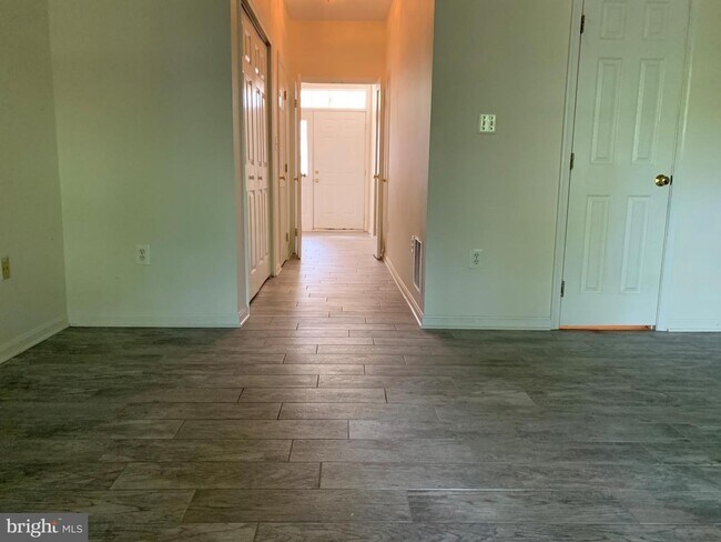 Building Photo - 46788 Sweet Birch Ter