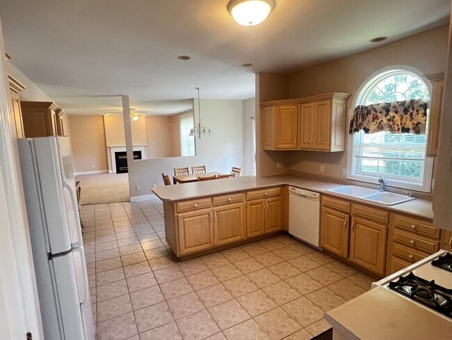 Building Photo - 2708 Bayhill Dr
