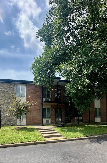 Building Photo - Updated Condo Near Vanderbilt & Belmont with Pool Access