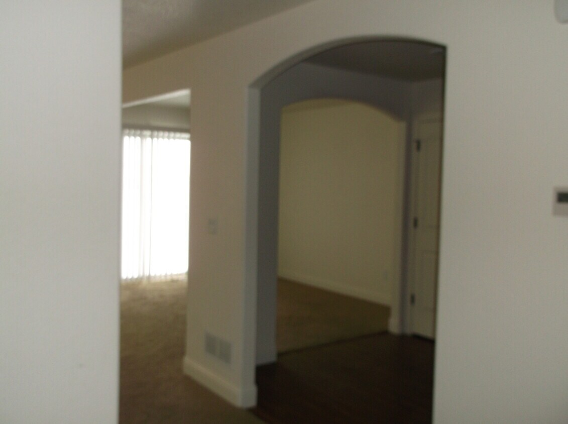 Foto principal - 3 BED 2.5 BATH SADDLE RIDGE TOWNHOUSE