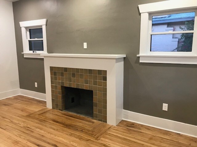 Chimenea del salón (no funciona) - 501 E Helen St