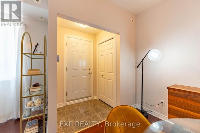 Building Photo - 221 Crestway Dr