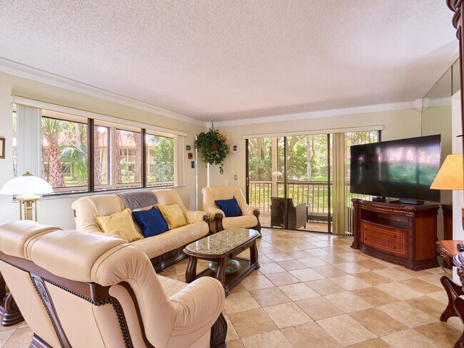 Foto del edificio - 563 Brackenwood Pl