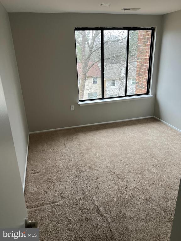 Foto del edificio - 18050 Chalet Dr