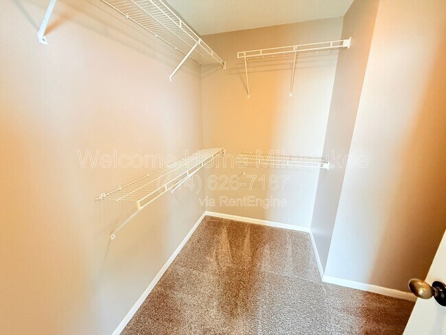 Foto del edificio - 1660 N Prospect Ave