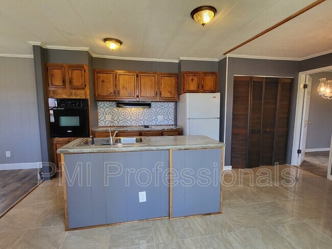 Building Photo - 925 Cranor Rd