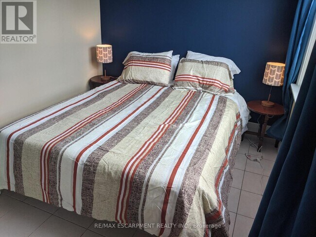 Photo du bâtiment - 63 Pelham Rd