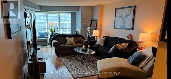 Building Photo - 2111 Lake Shore Blvd W