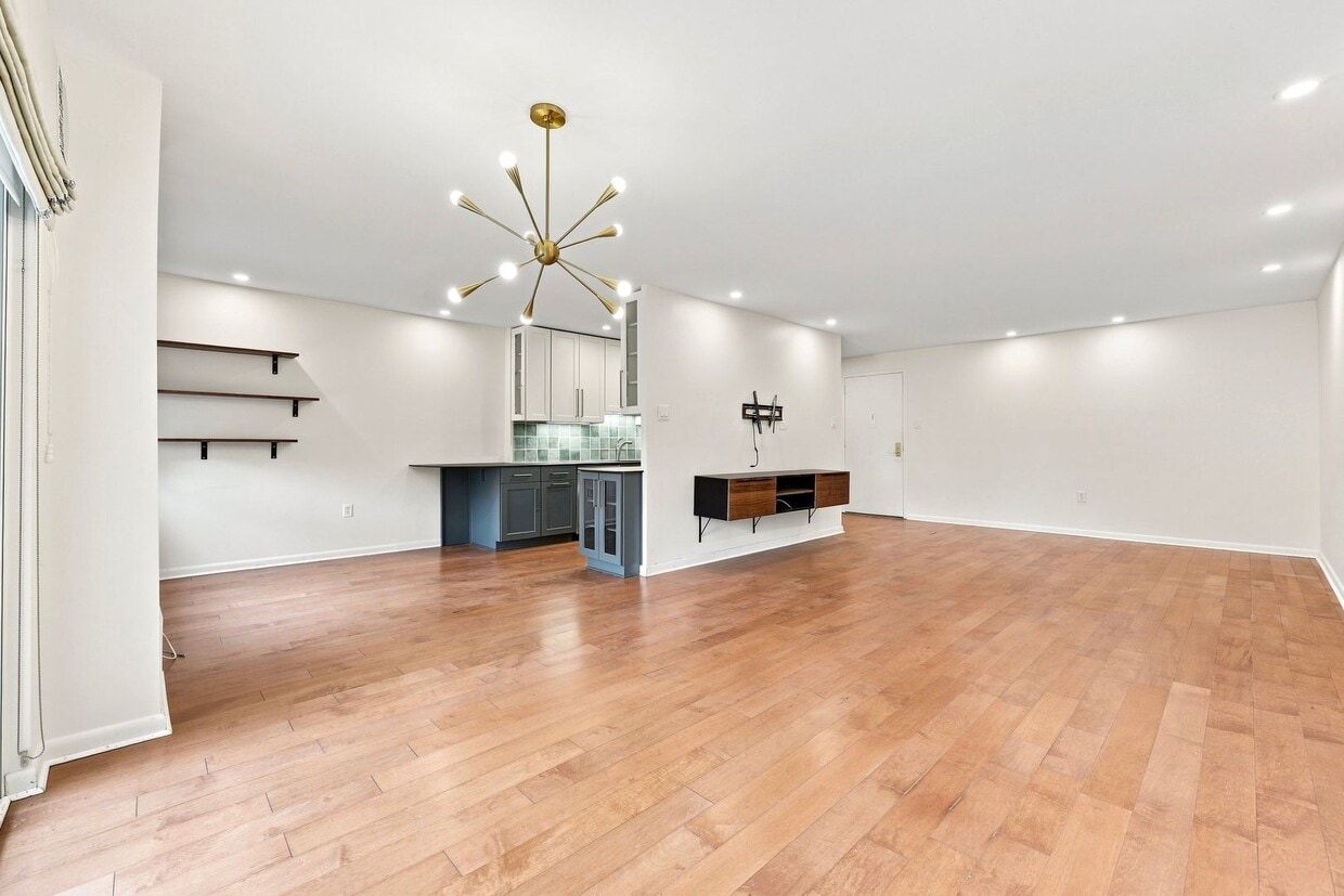 Beautifully Renovated 2-Bedroom, 2-Bath at West Terrace - Beautifully Renovated 2-Bedroom, 2-Bath at West Terrace