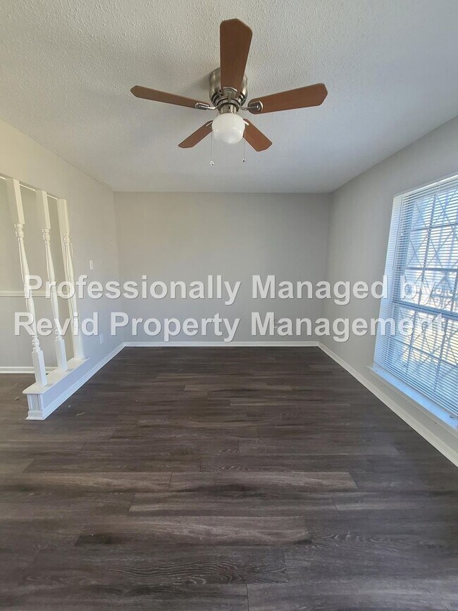 Foto del edificio - 5157 Blacksmith Dr