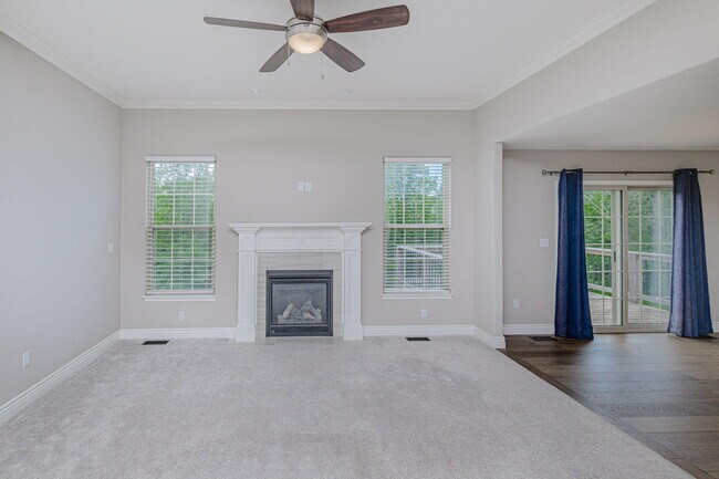 Foto del edificio - 5200 Shoal Creek Ct