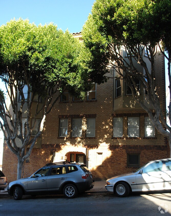 Primary Photo - 490 Lombard St