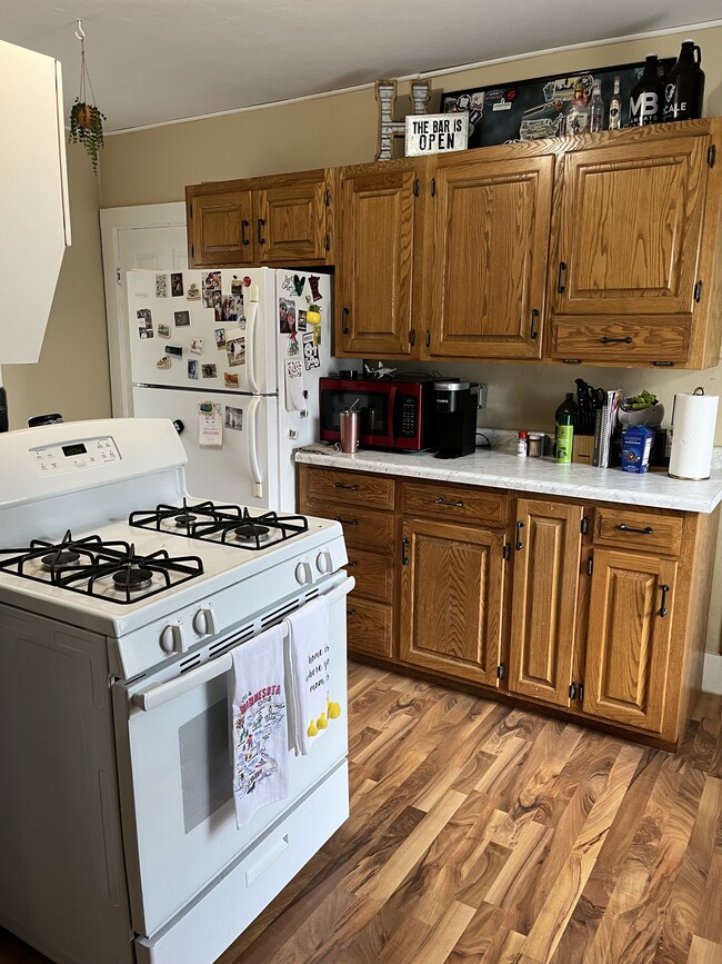 Building Photo - 621 N 2nd St