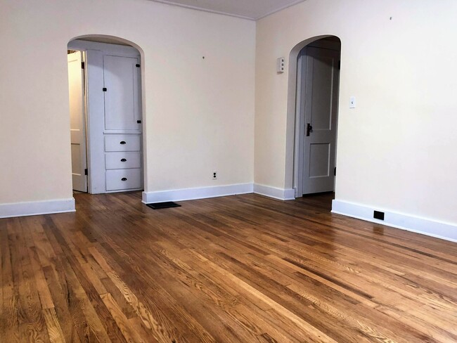Foto del edificio - 1825 Leonard St NE