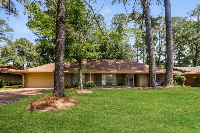 Primary Photo - Beautiful Home on Tanglewood
