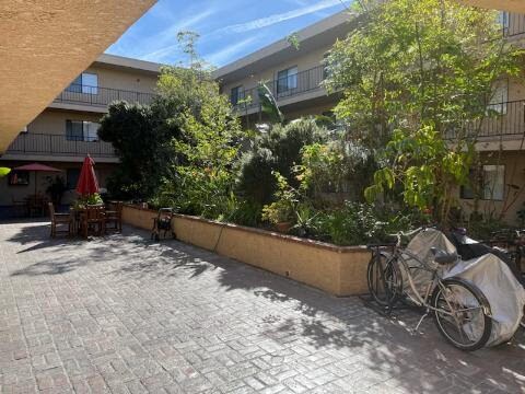 Foto principal - 2437 Corinth Ave