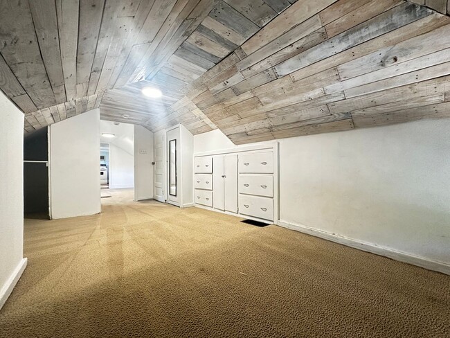 Building Photo - 740 E 800 S