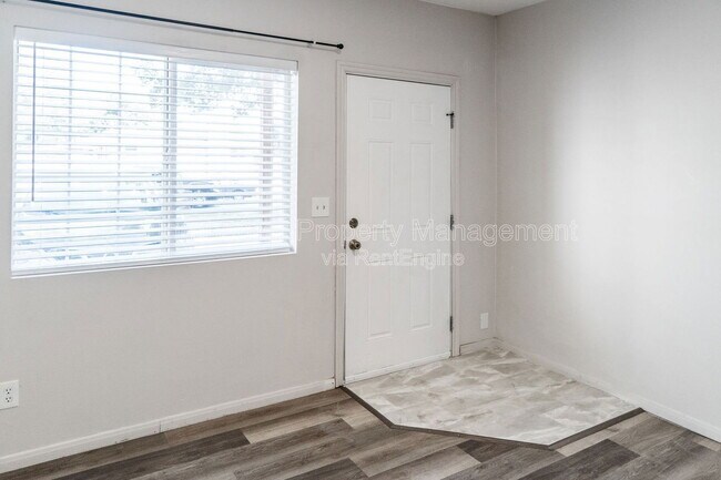 Foto del edificio - 227 E Ermina Ave