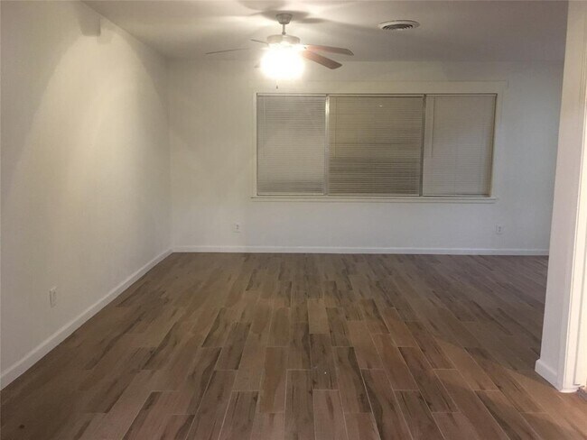 Foto del edificio - 5121 Maple St