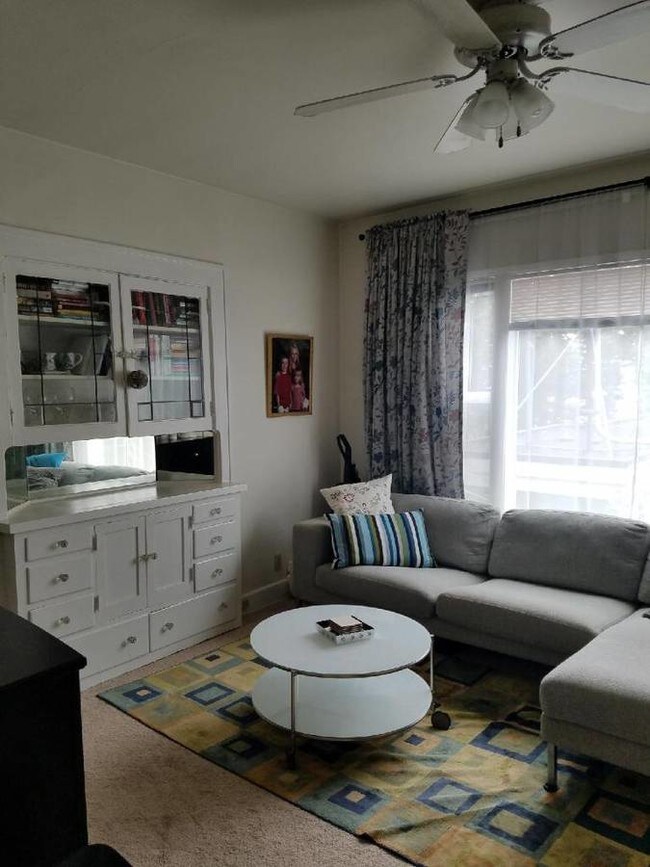 Foto del edificio - 5048 California Ave SW