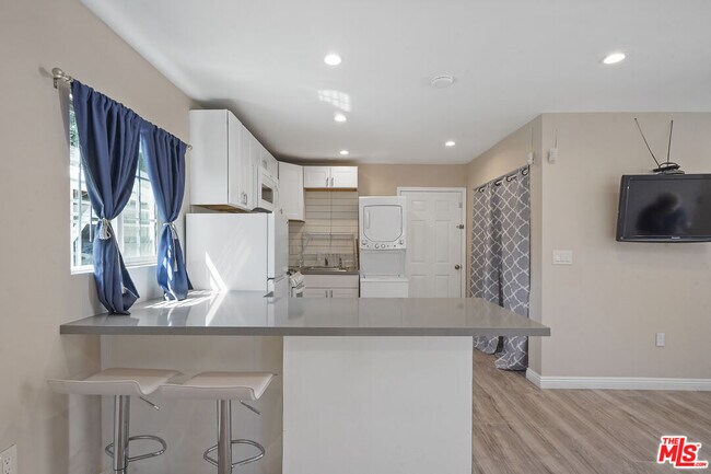 Foto del edificio - 22012 Covello St