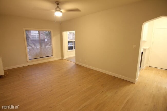 Building Photo - 1317 N Bronson Ave