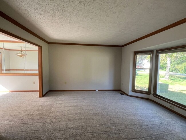 Foto del edificio - Single Family Corner Lot House located in ...