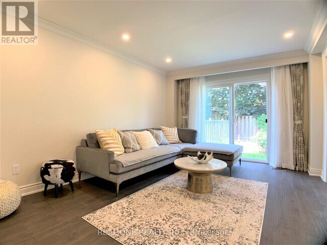 Photo du bâtiment - 433 Mullen Dr