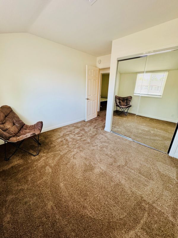 Foto del edificio - 14675 Red Hill Ave