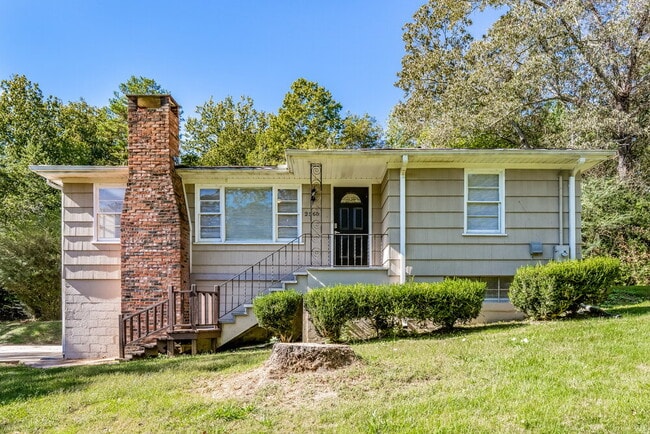 Building Photo - 2568 Forestdale Blvd