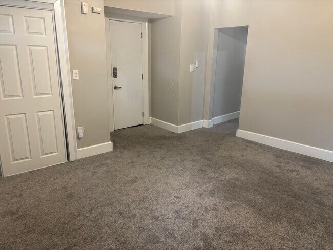 Sala de estar - 2440 Callow Ave