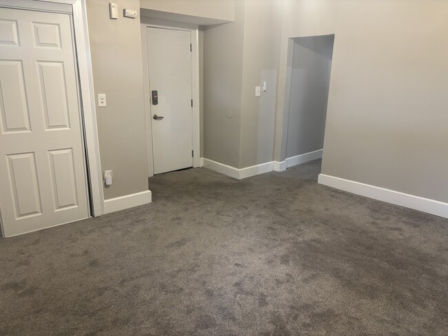 Livingroom - 2440 Callow Ave