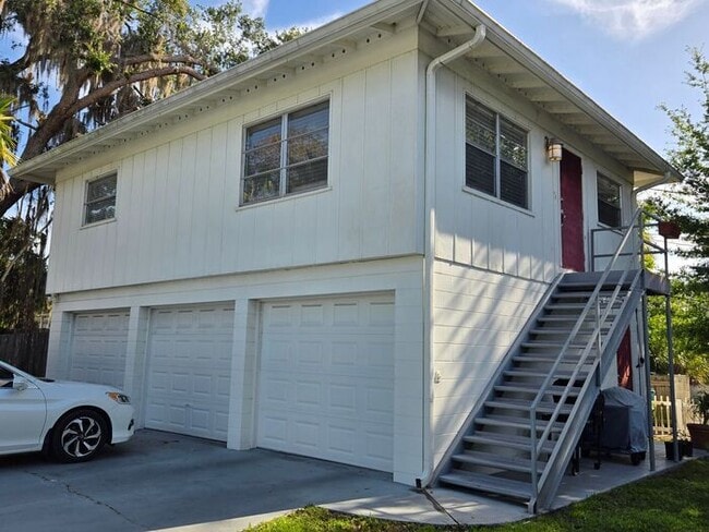 Charming 2 bed 1 bath garage apartment in the heart of down town Orlando - Charming 2 bed 1 bath garage apartment in the heart of down town Orlando