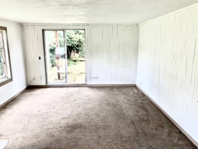 Building Photo - River Road/Park Ave. area updated apartment in house