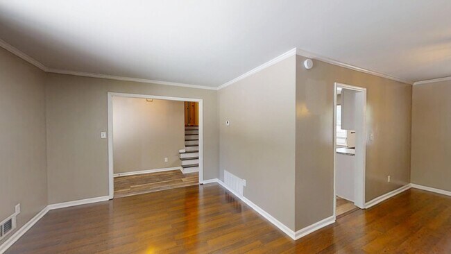Foto del edificio - 321 Oak Lake Dr