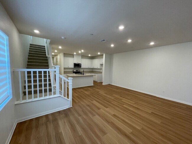 Foto del edificio - Newer Condo Over 2000 sq feet in Ontario