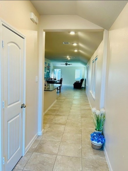 Foto del edificio - 21423 Holly Heights Rd