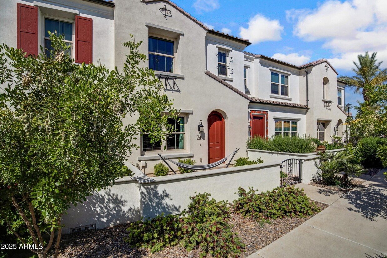 Foto principal - 2477 W Market Pl